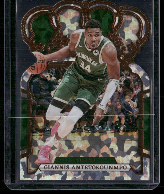 2023-24 Panini Crown Royale #59 Giannis Antetokounmpo Crystal